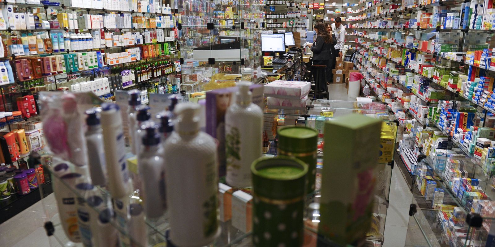 Anvisa reforça: farmácias não podem manipular injetáveis para estética